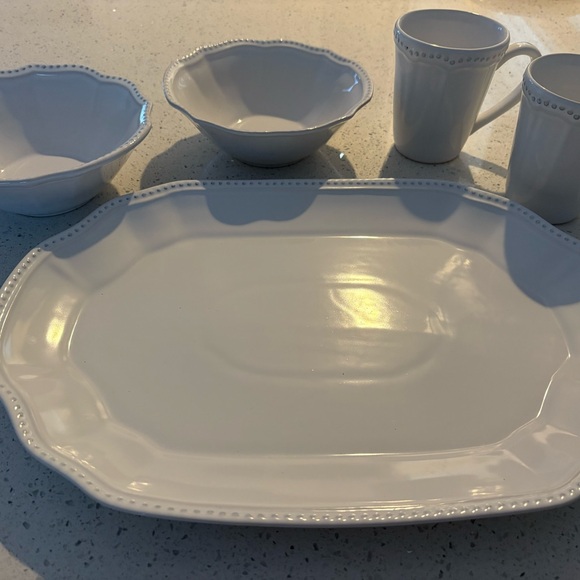 Pottery Barn Leila Dinnerware Set - Picture 3 of 8